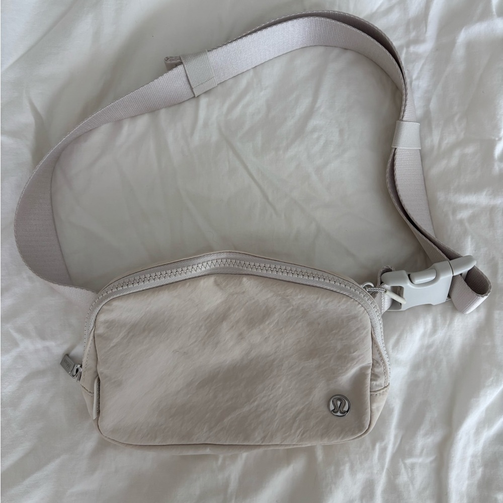 Lululemon Everywhere Belt Bag 1L